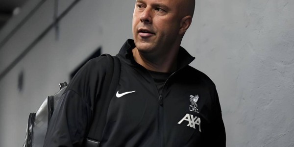 利物浦3-2绝杀，9500万前锋5场0球，空门踢飞，单刀不进！该给伊萨克让位