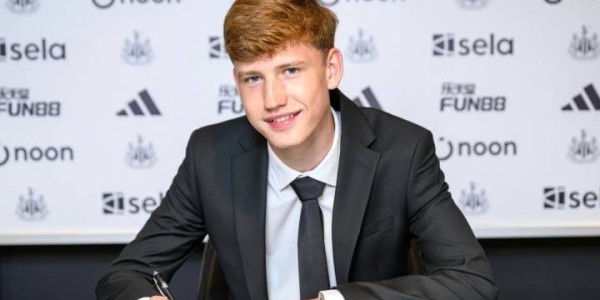 挖角利物浦！纽卡官方：利物浦16岁小将艾萨克-莫兰加盟球队