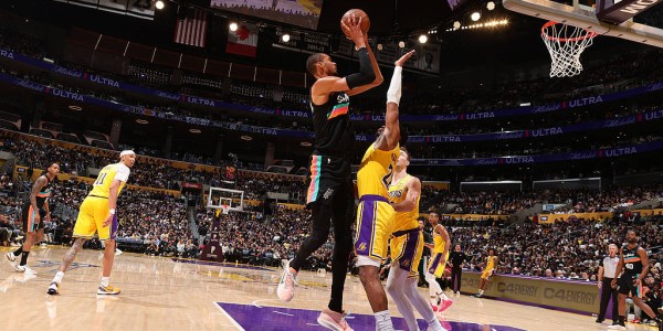 趁他病要他命！文班战残阵湖人半场狂砍37分 17投12中