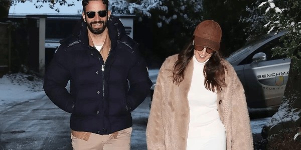 阿莫林戴墨镜竖拇指开启度假模式，曼联买单，带薪休假到6月