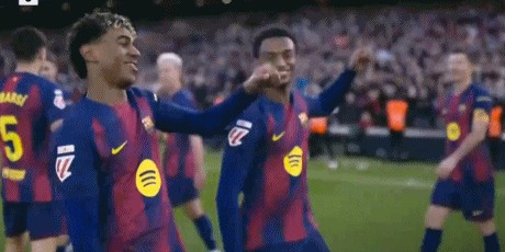 远射世界波！亚马尔滑跪庆祝，创西甲单季纪录，5场连造6球