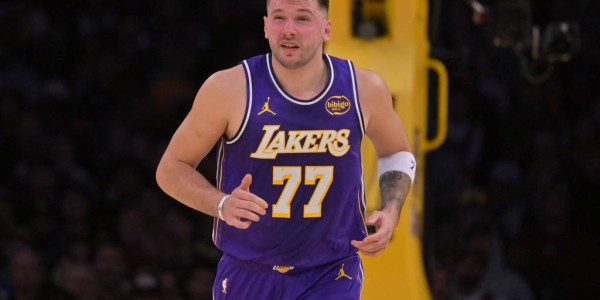 湖人被马刺残阵打到七寸 老詹重掌球权拖累里夫斯？