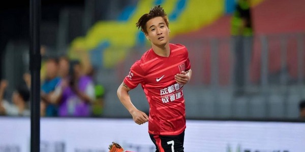 成都蓉城大胜背后暴露防线隐忧，欧冠后卫索罗金表现平平或遭新帅冷落